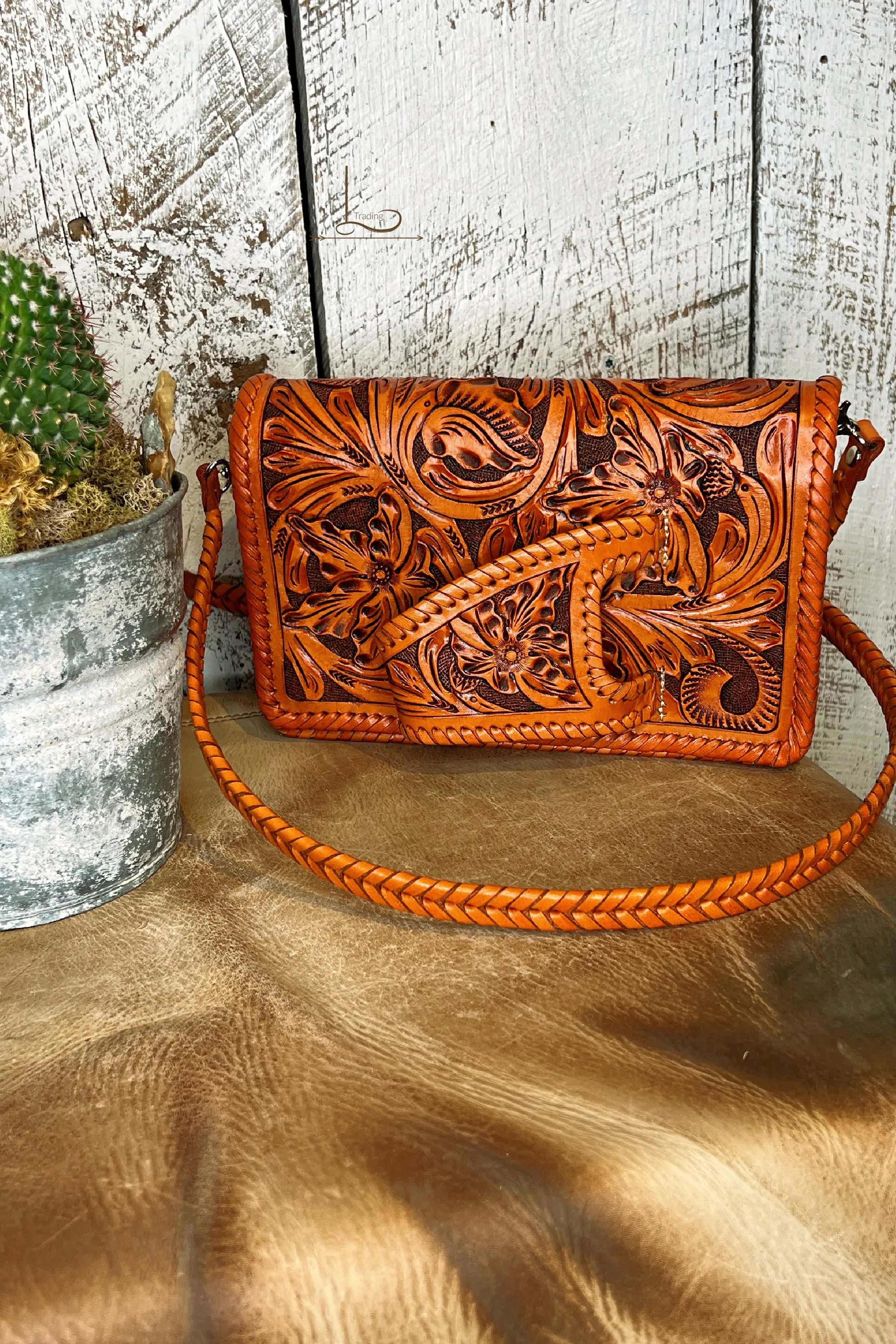 El Guantes Clutch/Crossbody in Pumpkin