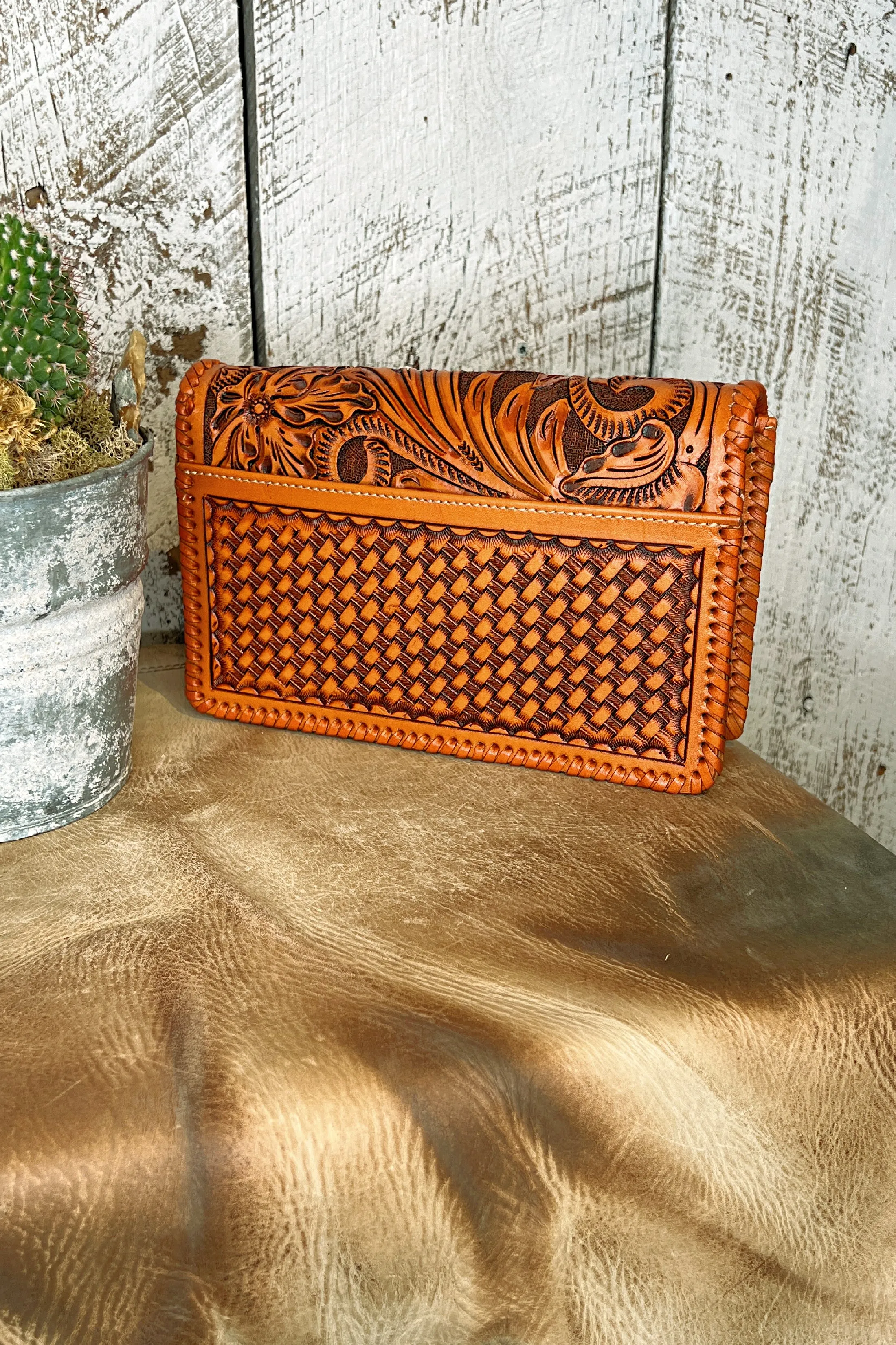 El Guantes Clutch/Crossbody in Pumpkin